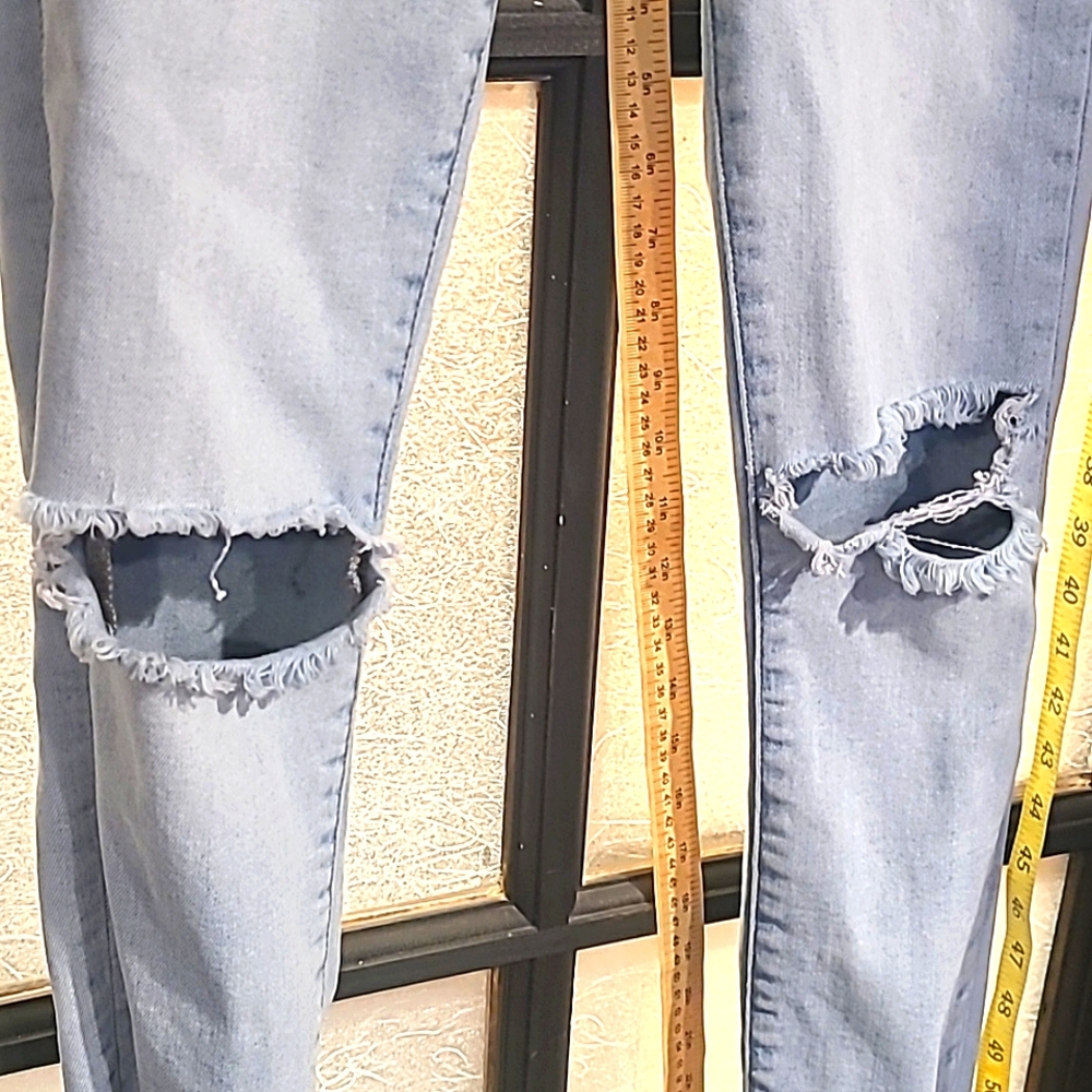 Urban Outfitters BDG High-Waisted Distressed Light Wash Cropped Skinny Jeans - Picture 6 of 9